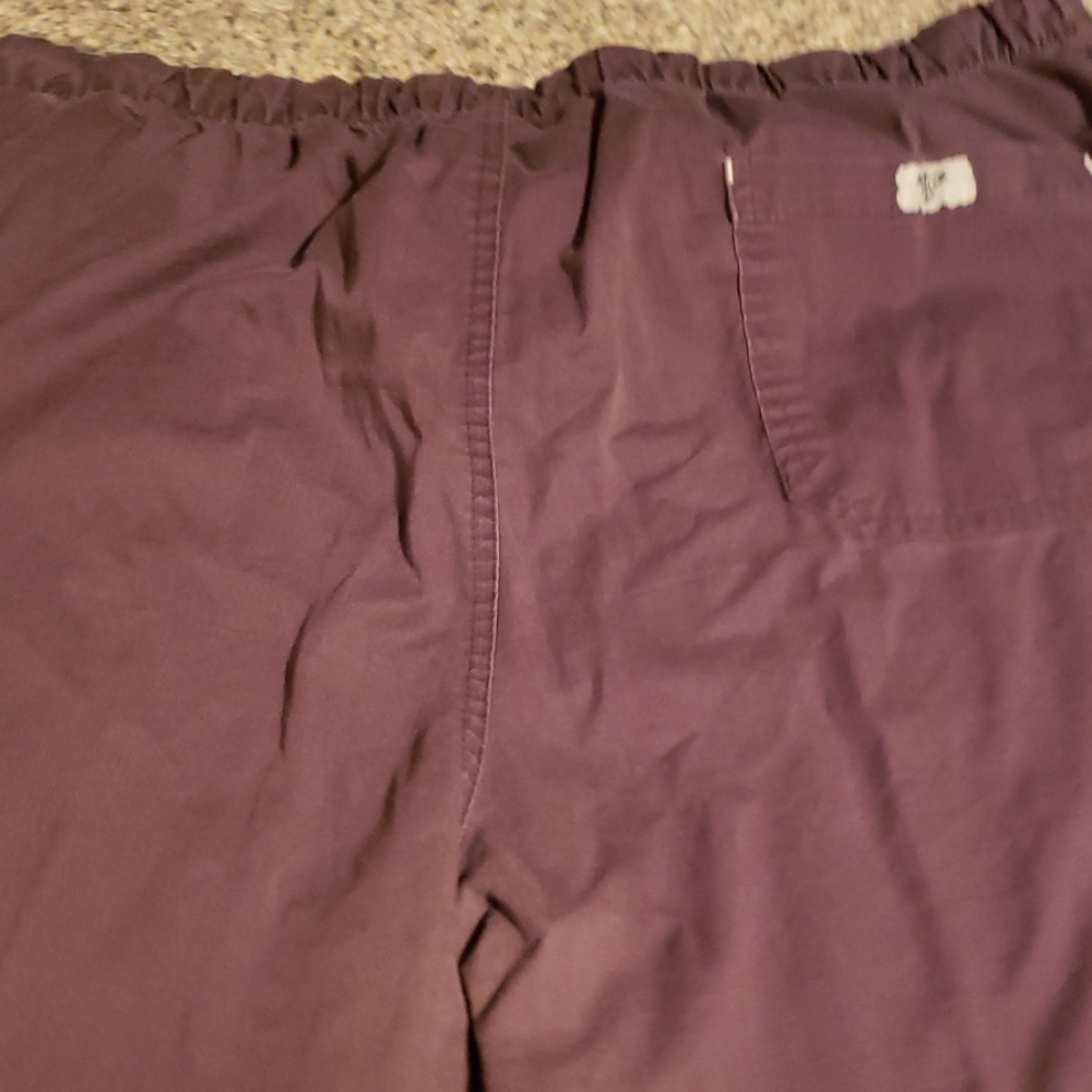 Med courier scrub pants size XL brown and pink